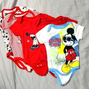 Disney Baby Onesise